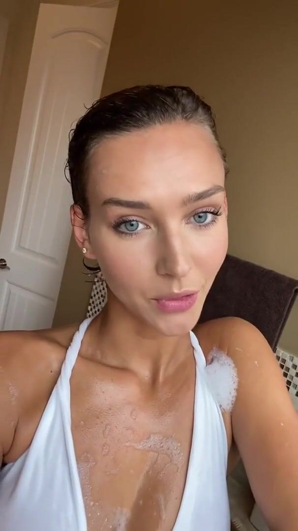 Rachel Cook Rachelc K Onlyfans Naked Handjob On The Floor Camhub Cc