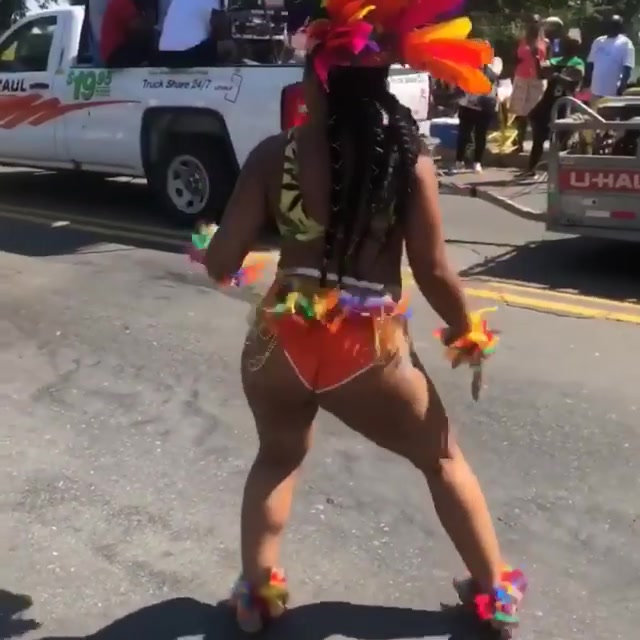 Young ebony twerk at festival