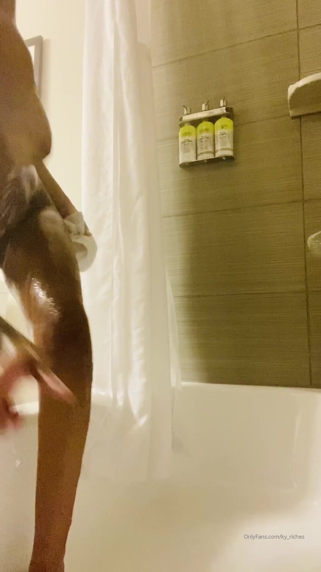 Kyrichess 26 03.2020 Can U Shower With Me - camHUB.cc