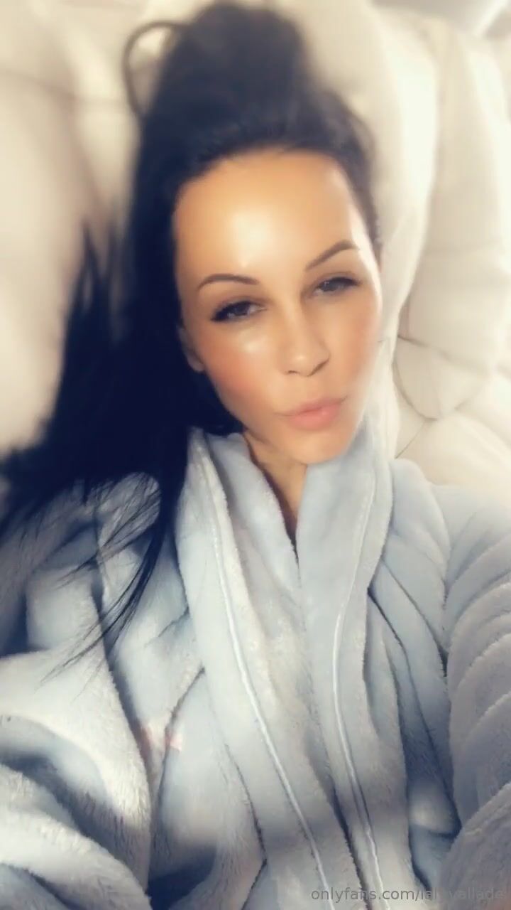 Laly Vallade onlyfans 19 03 20 3580924 Un rveil avec vous... wake up like  this 720x1280 - camHUB.cc