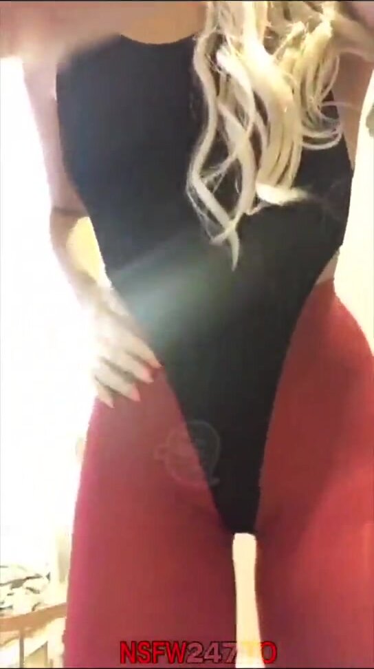 Gwen Singer sexy in red