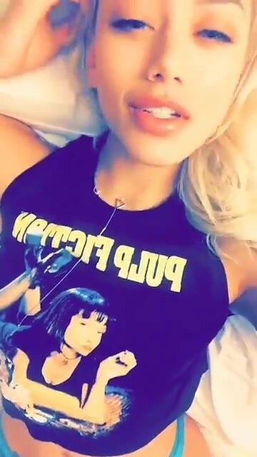 Gwen Singer Masturbating