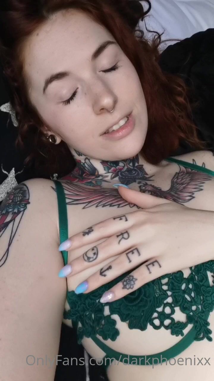 Dark Onyxx (darkonyxxx) onlyfans Busty aunt masturbates pussy sex toy -  camHUB.cc