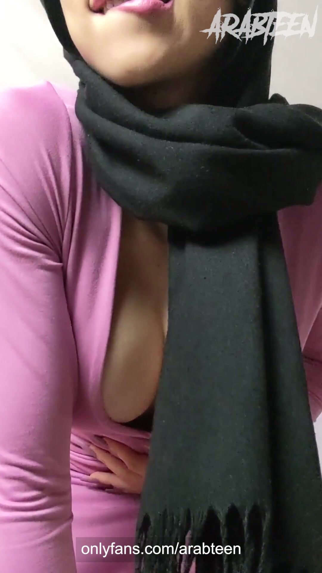 Bella Jameel aka arabteen onlyfans Best girl fucks wet pink hole with 2022  - camHUB.cc