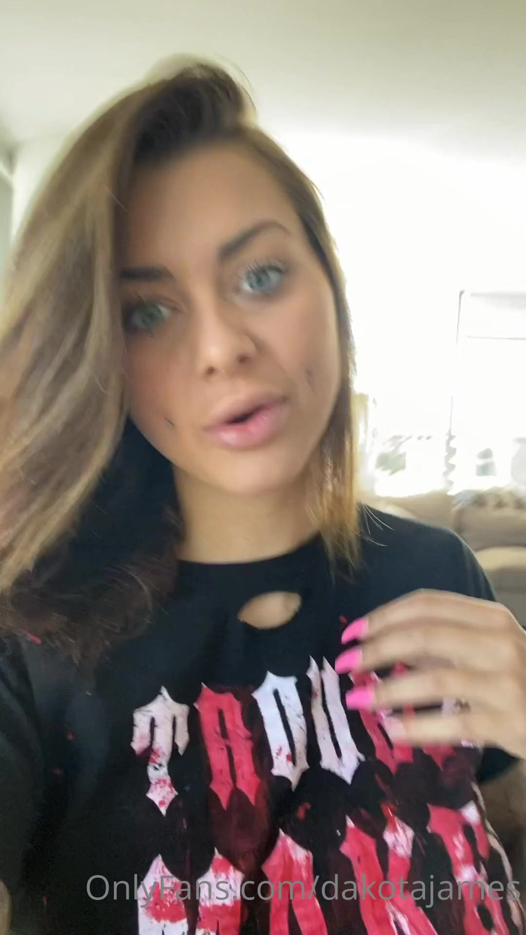 Dakota James onlyfans juicy mamashie masturbating vagina camHUB.cc