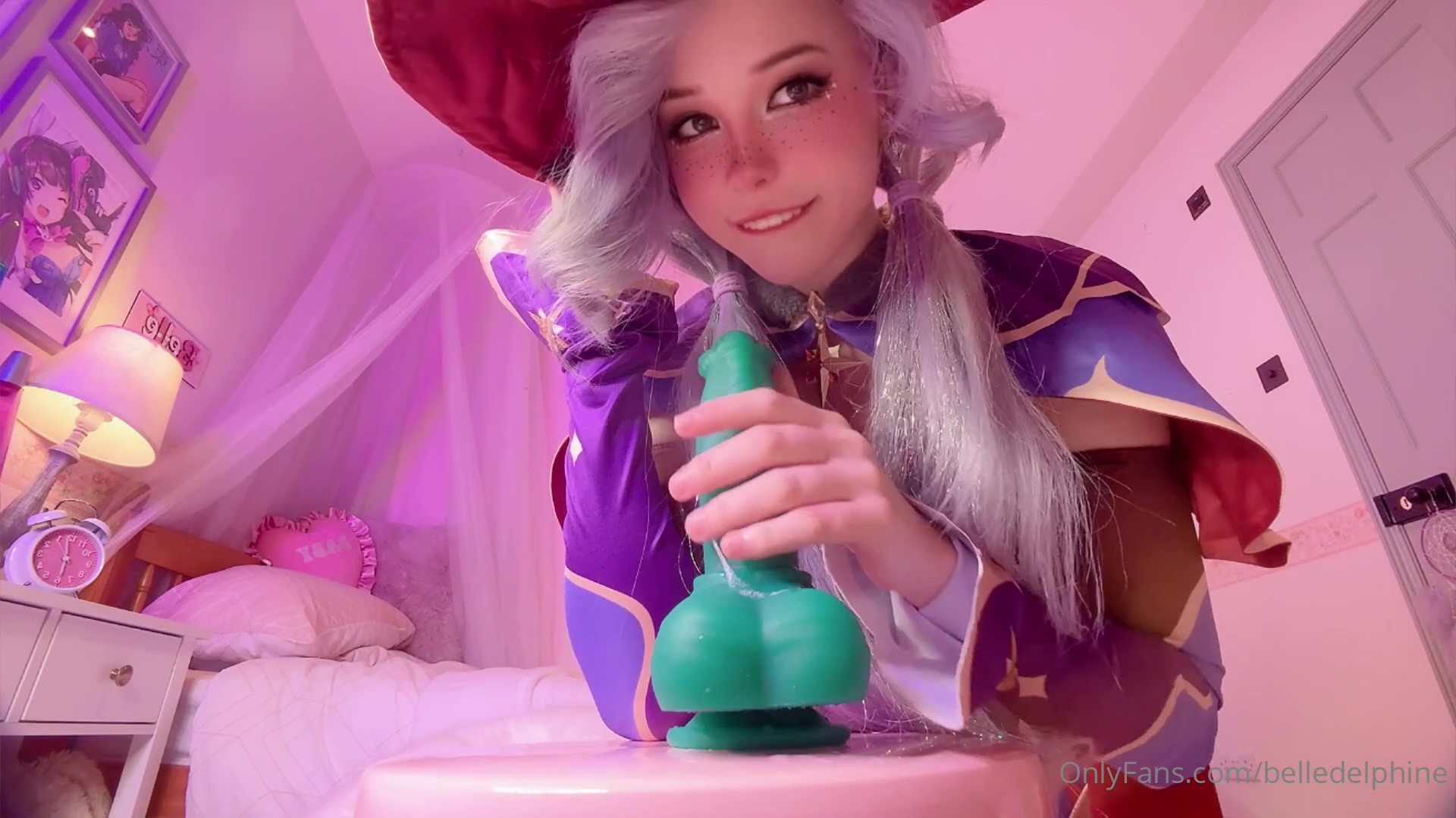 Belle Delphine cosplay Mona & dildo fucking